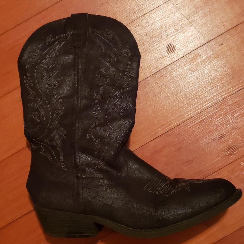 Used cowboy boots